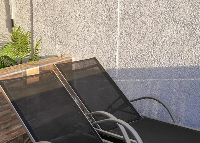 Sunset Views 阿德耶